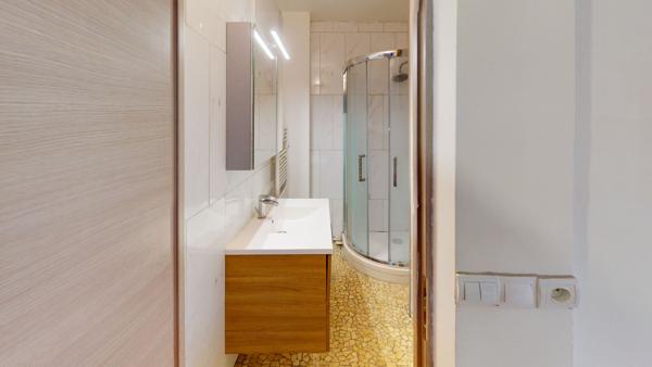 Studio 25 m² - Rue Manin - 5ème étage