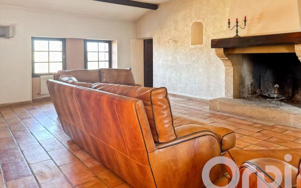 Maison à vendre    7 pièces •  Sérignan-du-Comtat