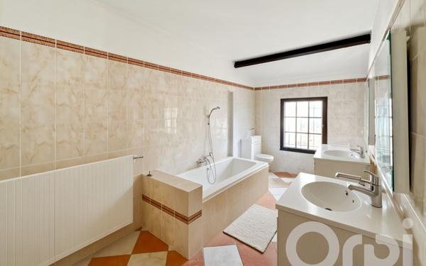 Maison à vendre    7 pièces •  Sérignan-du-Comtat