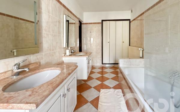 Maison à vendre    7 pièces •  Sérignan-du-Comtat