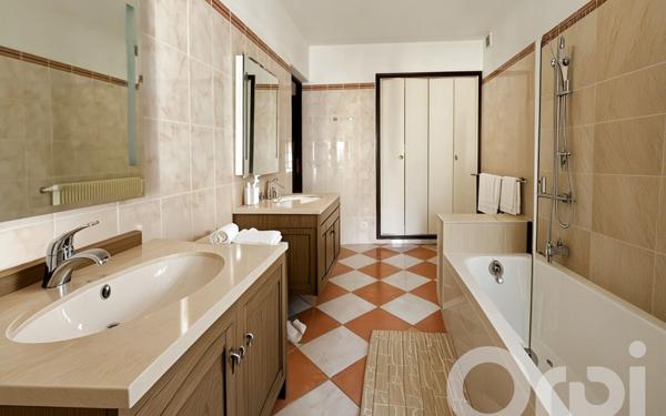 Maison à vendre    7 pièces •  Sérignan-du-Comtat