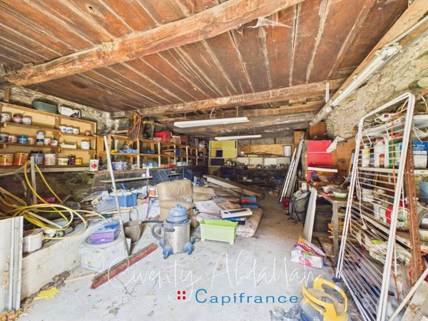 Ensemble immobilier de caractère : maison en pierre + grange