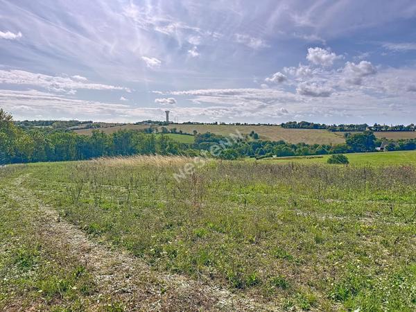 Terrain constructible à vendre à POUILLE-LES-COTEAUX.