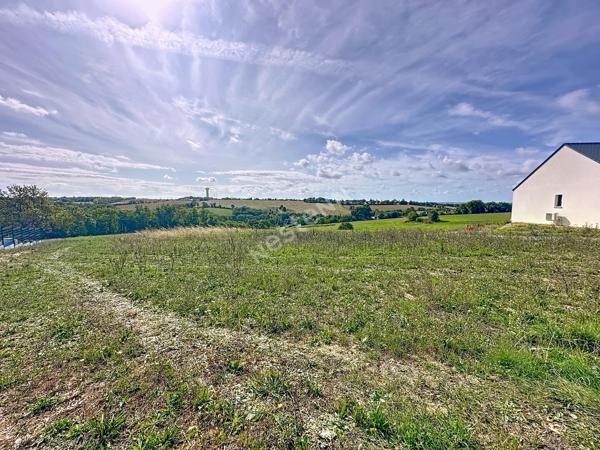 Terrain constructible à vendre à POUILLE-LES-COTEAUX.