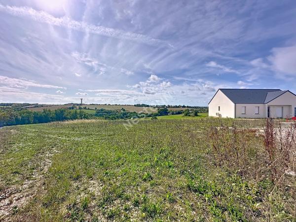 Terrain constructible à vendre à POUILLE-LES-COTEAUX.