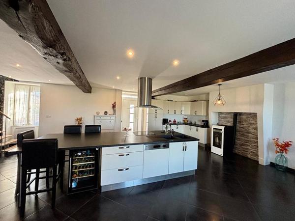 Longère rénovée de 230 m² sur 3,5 hectares, sans vis à vis, 5 chambres