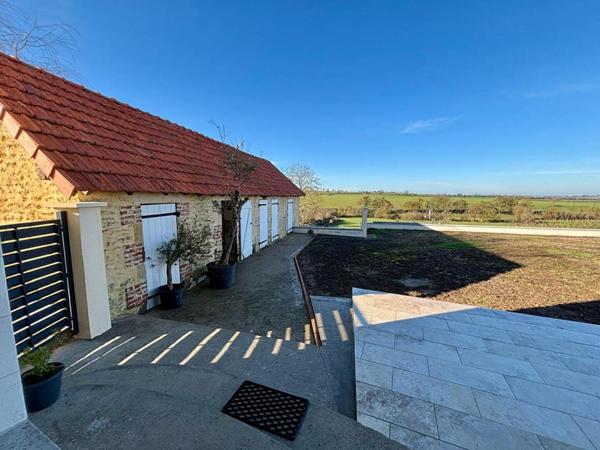 Longère rénovée de 230 m² sur 3,5 hectares, sans vis à vis, 5 chambres