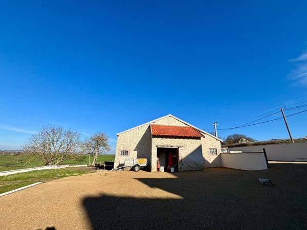 Longère rénovée de 230 m² sur 3,5 hectares, sans vis à vis, 5 chambres