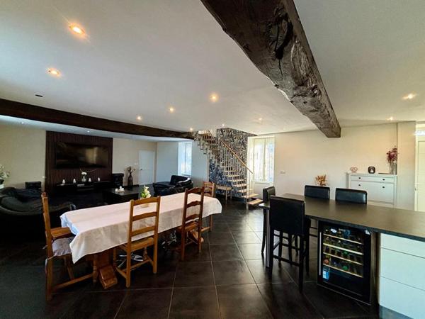 Longère rénovée de 230 m² sur 3,5 hectares, sans vis à vis, 5 chambres