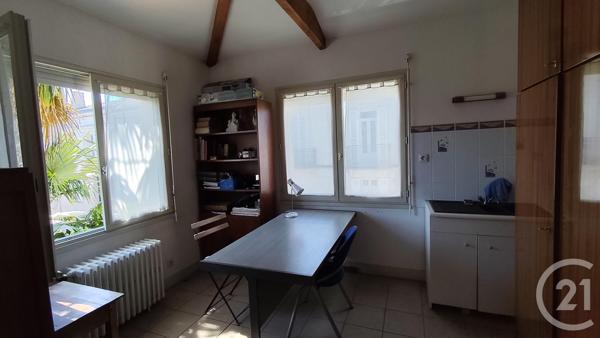 Maison à vendre  5 pièces - 120 m 2   SAINTES  - 17