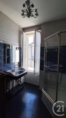 Maison à vendre  5 pièces - 120 m 2   SAINTES  - 17