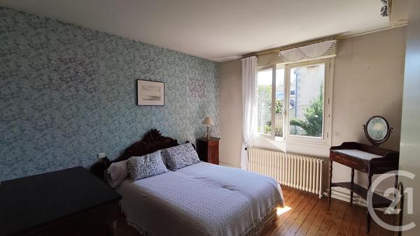 Maison à vendre  5 pièces - 120 m 2   SAINTES  - 17