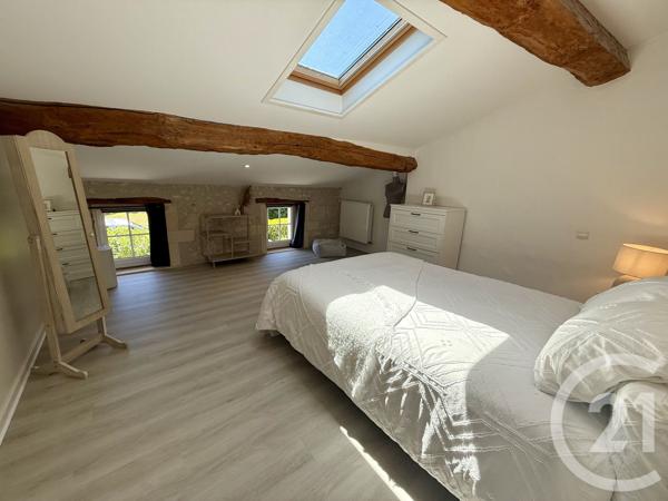 Maison à vendre  8 pièces - 215 m 2   MEDIS  - 17