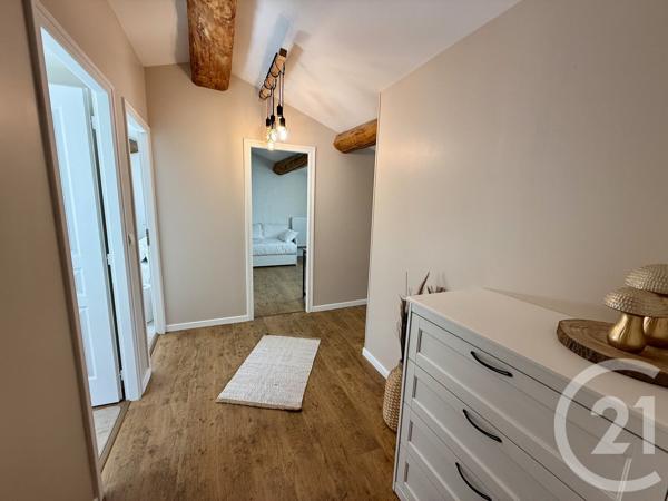 Maison à vendre  8 pièces - 215 m 2   MEDIS  - 17