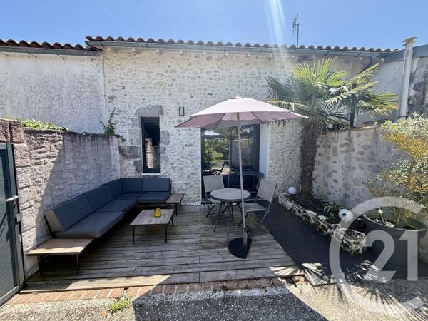 Maison à vendre  8 pièces - 215 m 2   MEDIS  - 17