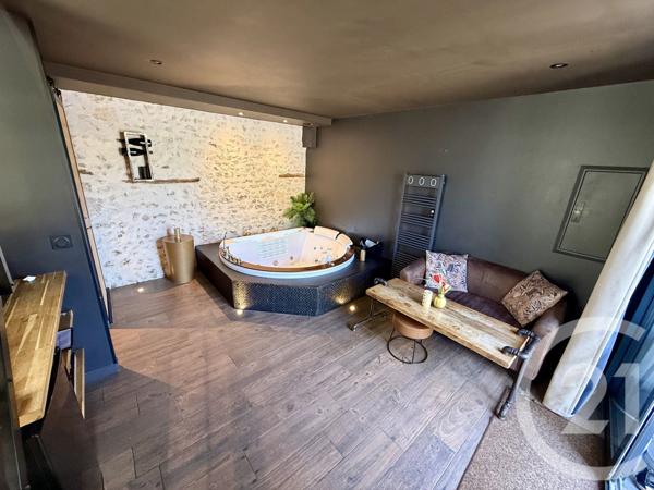 Maison à vendre  8 pièces - 215 m 2   MEDIS  - 17