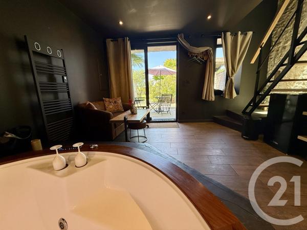 Maison à vendre  8 pièces - 215 m 2   MEDIS  - 17