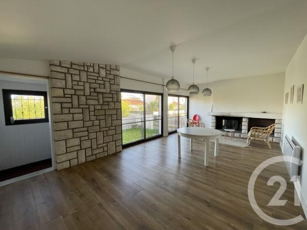 Maison à vendre  8 pièces - 215 m 2   MEDIS  - 17