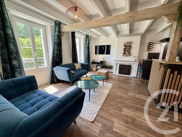 Maison à vendre  8 pièces - 215 m 2   MEDIS  - 17