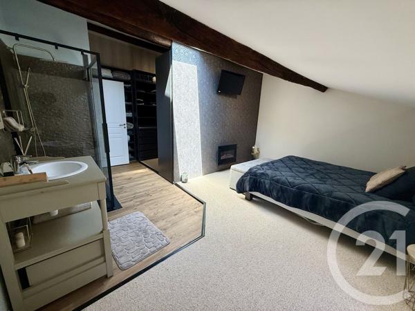 Maison à vendre  8 pièces - 215 m 2   MEDIS  - 17