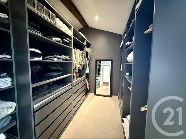 Maison à vendre  8 pièces - 215 m 2   MEDIS  - 17