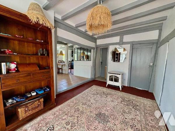 À deux pas du centre-ville de Salbris (41), de la place du marché et de la gare cette maison an...