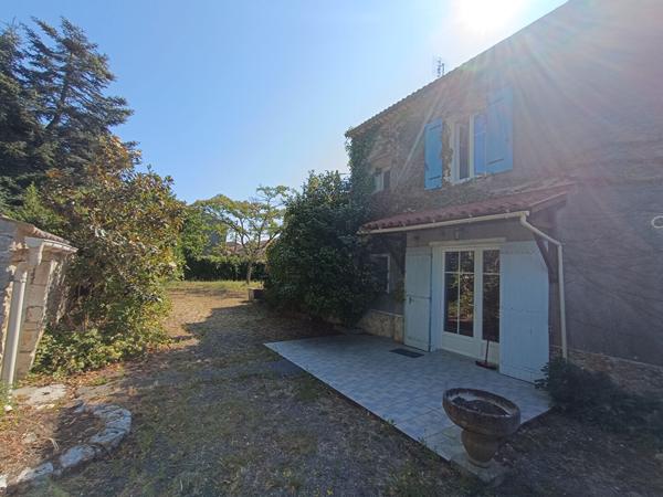 Maison de charme à rénover avec grand terrain- Fort potentiel !