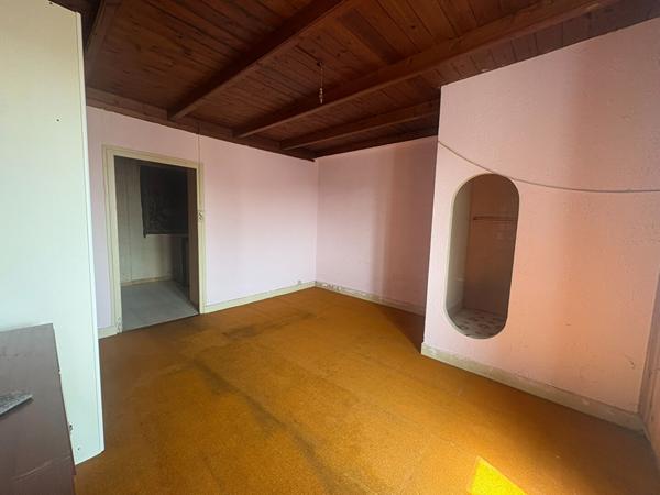 Maison de charme à rénover avec grand terrain- Fort potentiel !