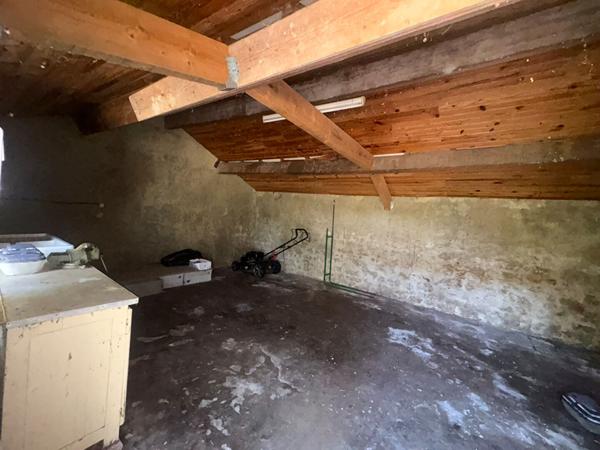 Maison de charme à rénover avec grand terrain- Fort potentiel !