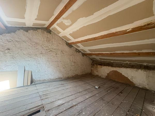 Maison de charme à rénover avec grand terrain- Fort potentiel !