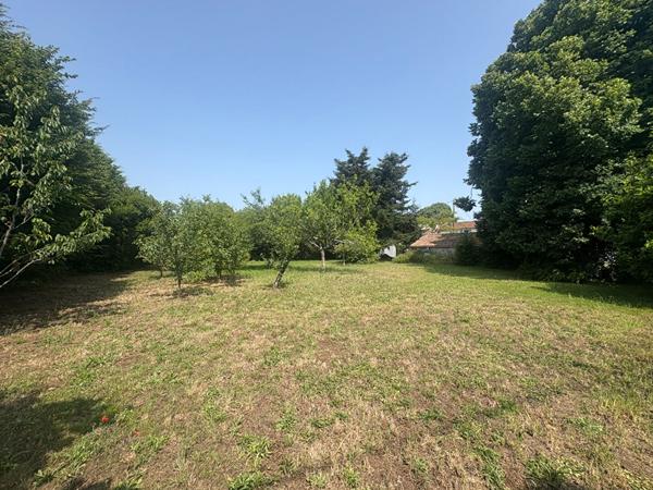 Maison de charme à rénover avec grand terrain- Fort potentiel !