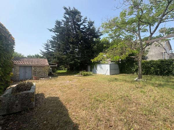 Maison de charme à rénover avec grand terrain- Fort potentiel !