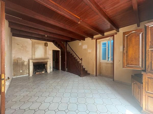 Maison de charme à rénover avec grand terrain- Fort potentiel !