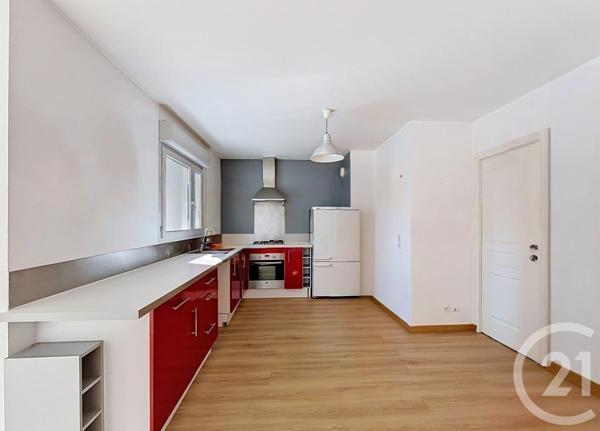 Appartement F4 à vendre  4 pièces - 81 m 2   TANINGES  - 74
