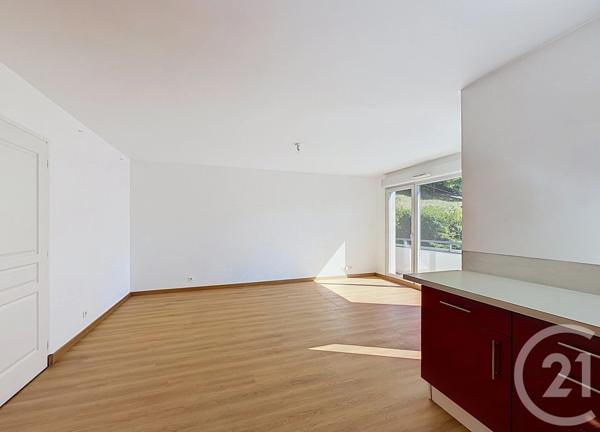 Appartement F4 à vendre  4 pièces - 81 m 2   TANINGES  - 74