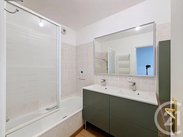 Appartement F4 à vendre  4 pièces - 81 m 2   TANINGES  - 74