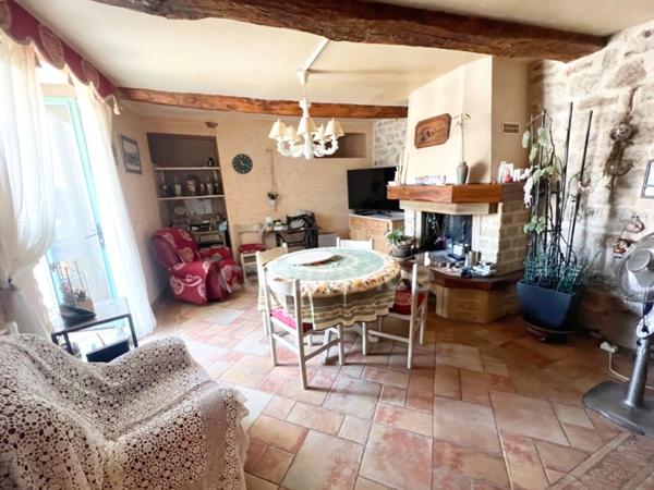 Maison à vendre à Reillanne (04110) – 152 m² – 4 chambres – Terrasse, balcon et charme provençal