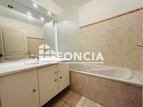 Location Appartement 3 pièces 63.2 m² - 550 AVENUE J GASQUET Toulon 83100