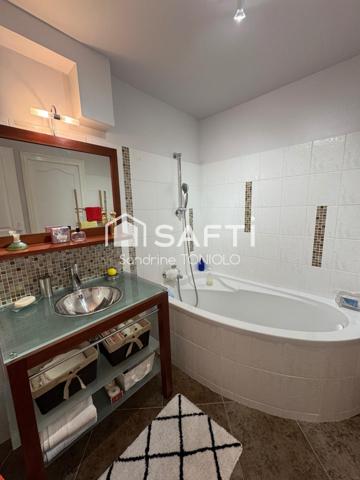 Maison dans un cadre résidentiel, au calme avec magnifique vue mer