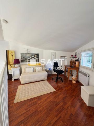 Maison dans un cadre résidentiel, au calme avec magnifique vue mer