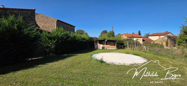 Maison en pierre avec dépendance et terrain