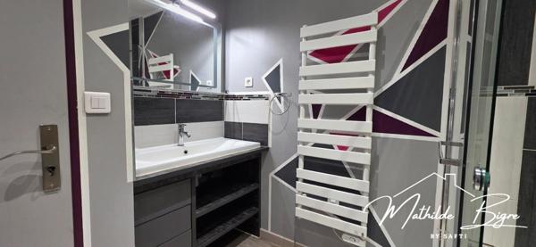 Maison en pierre avec dépendance et terrain