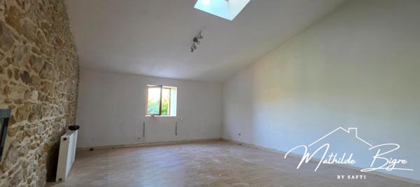 Maison en pierre avec dépendance et terrain