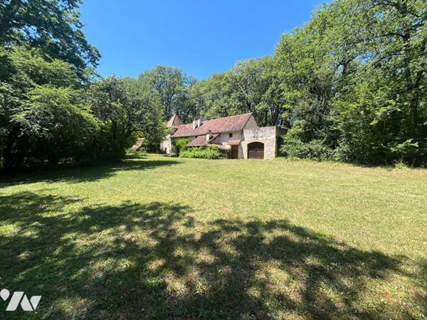 Maison en pierre avec 1 hectare de terrain - Figeac