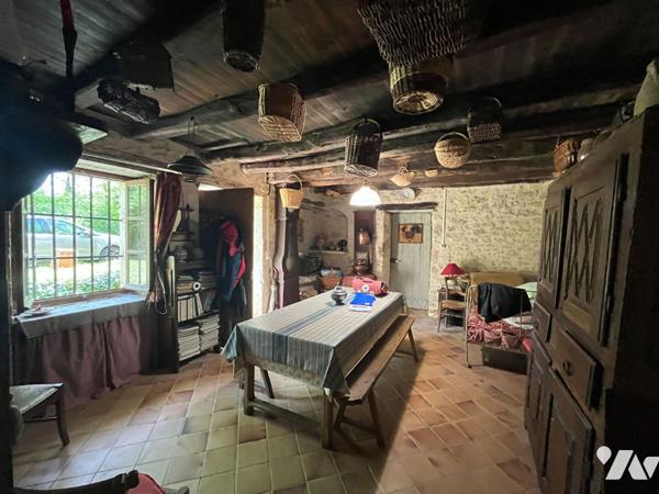 Maison en pierre avec 1 hectare de terrain - Figeac