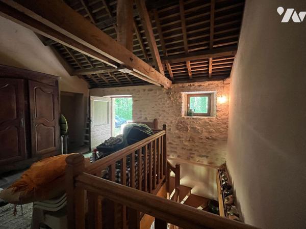 Maison en pierre avec 1 hectare de terrain - Figeac