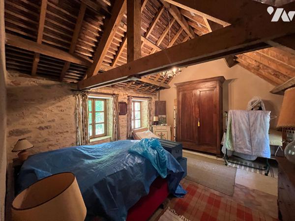 Maison en pierre avec 1 hectare de terrain - Figeac