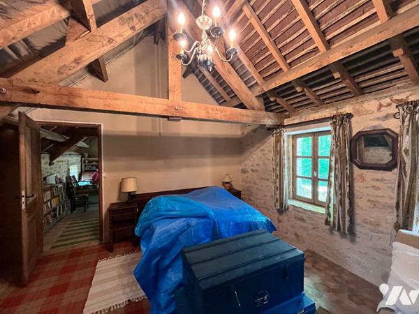 Maison en pierre avec 1 hectare de terrain - Figeac