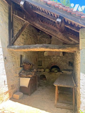Maison en pierre avec 1 hectare de terrain - Figeac
