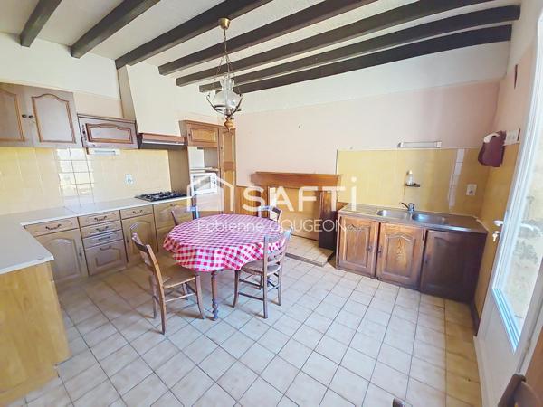 Maison en pierre de 113 m²  a restaurer avec dépendances et jardin